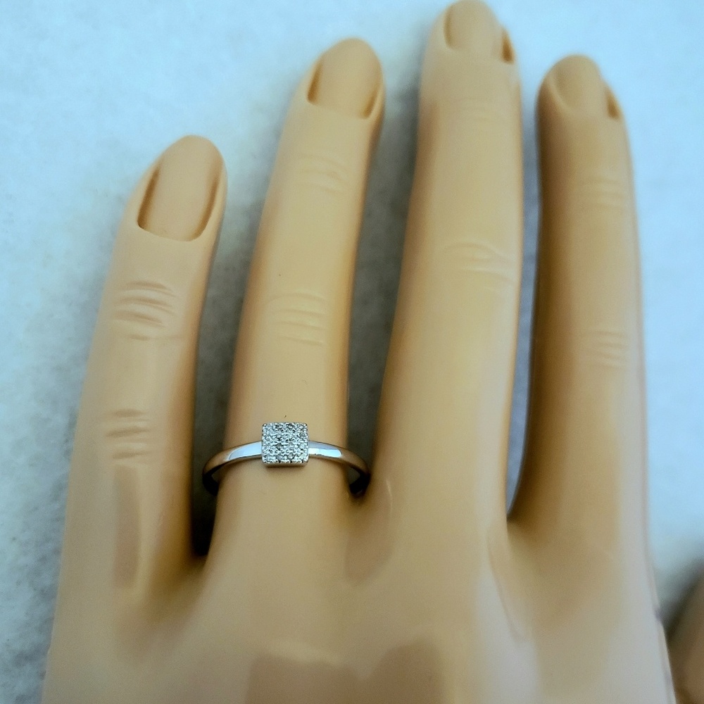 2X HOST PICK 💍 Delicate 14k White Gold & Diamonds Ring - Picture 7 of 7